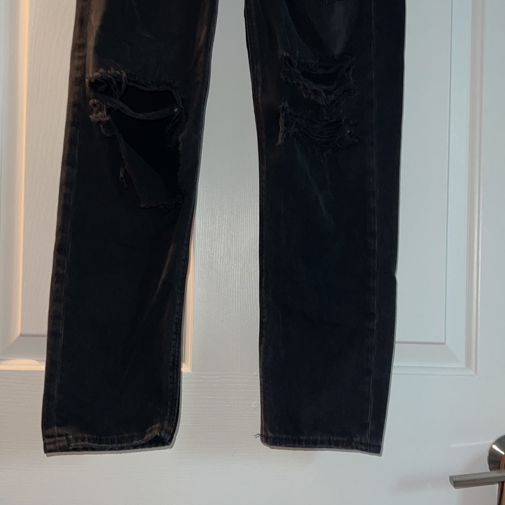 AE Ripped Mom Jean - Picture 4 of 8